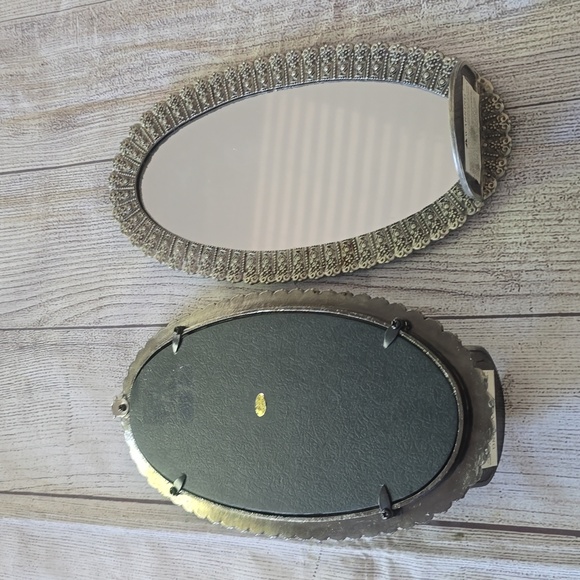 Set of 2 new silver, oval shaped ornate mirror sconces. - Picture 2 of 7